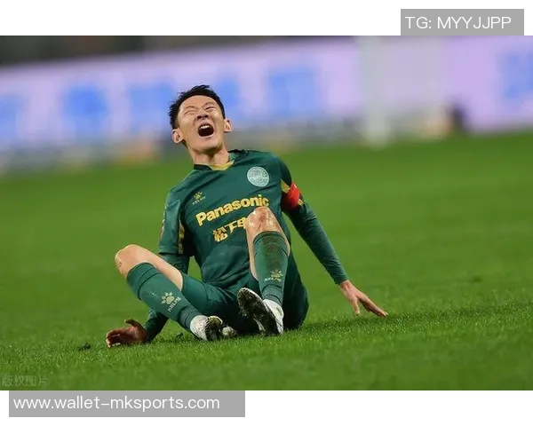 青岛足球新星张洋崭露头角引发球迷热议未来发展备受期待